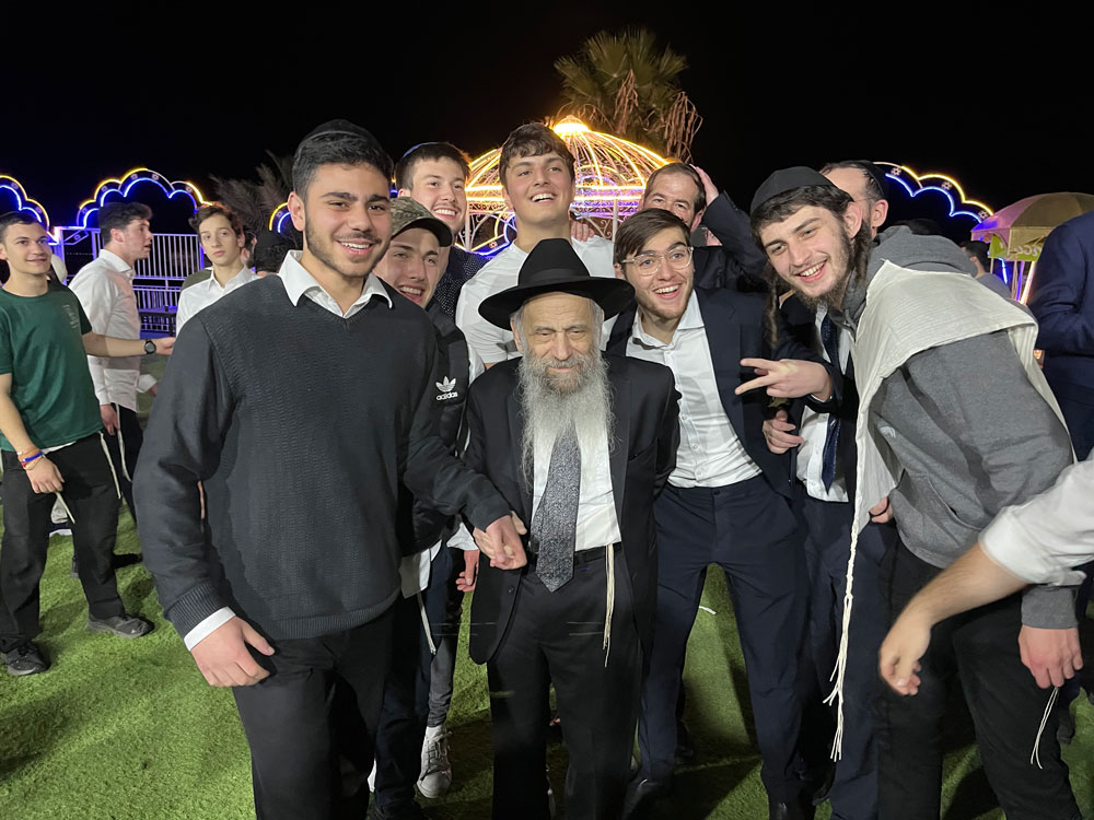 israel-dancing-after-shabbos