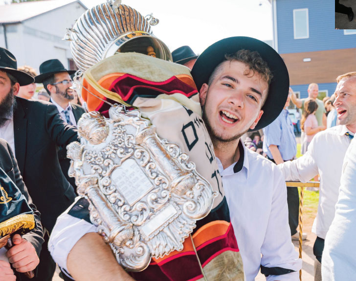 Hachnosas Sefer Torah in TheZone